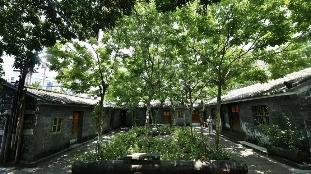 火山石垒成的灯塔、火山石村道……这些古村等你探秘