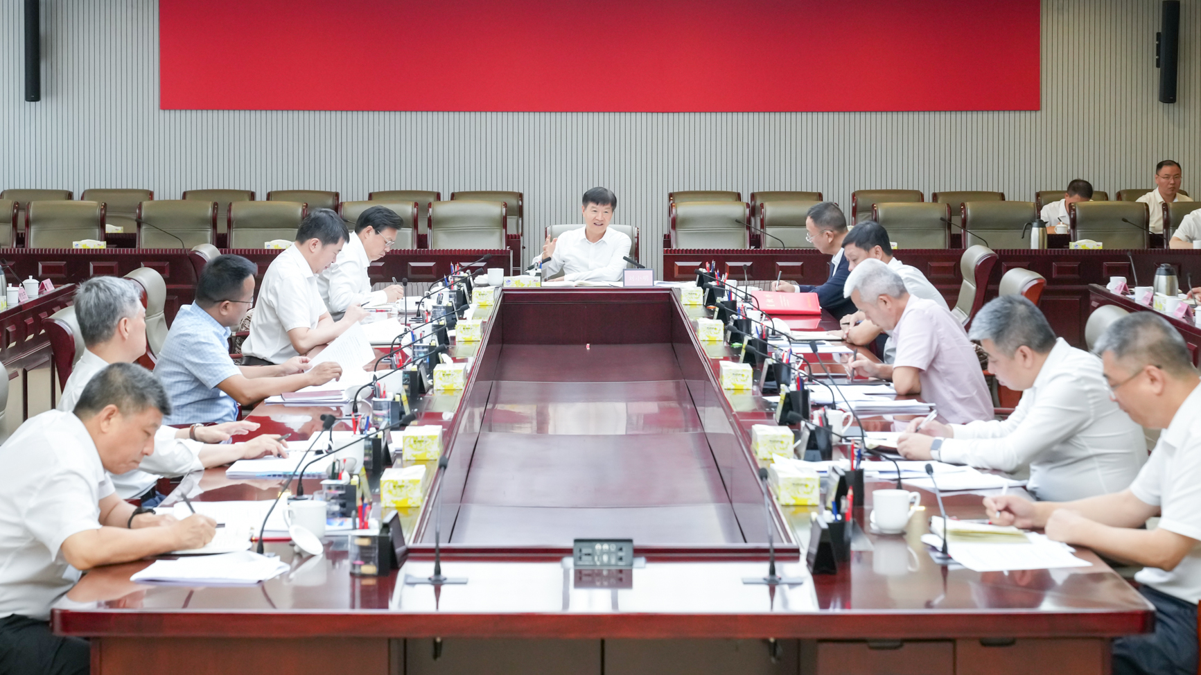 推进经济高质量发展暨全岛封关准备工作专班第30次领导小组会议：做到既“管得好”又“放得开”，为全岛封关运作做好充足准备